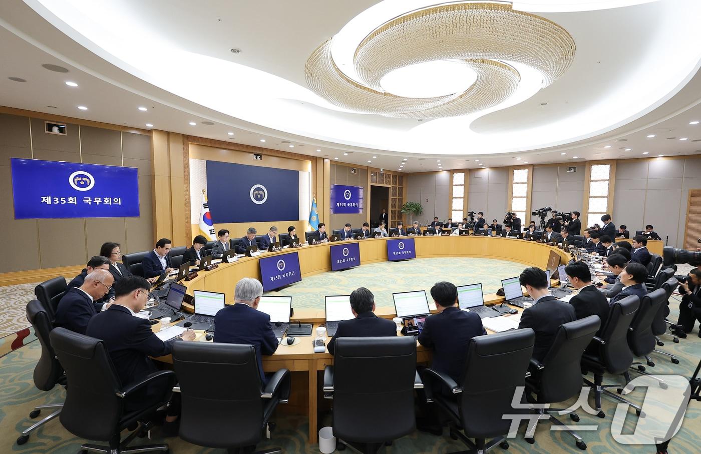 이재명 대통령이 11일 정부세종청사에서 열린 국무회의에서 발언하고 있다. (청와대통신사진기자단) 2026.8.11 ⓒ 뉴스1 허경 기자